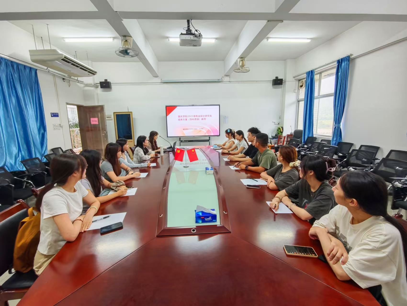 【2025年09月11日】马克思主义学院2025级研究生系列入学教育和第一次班...